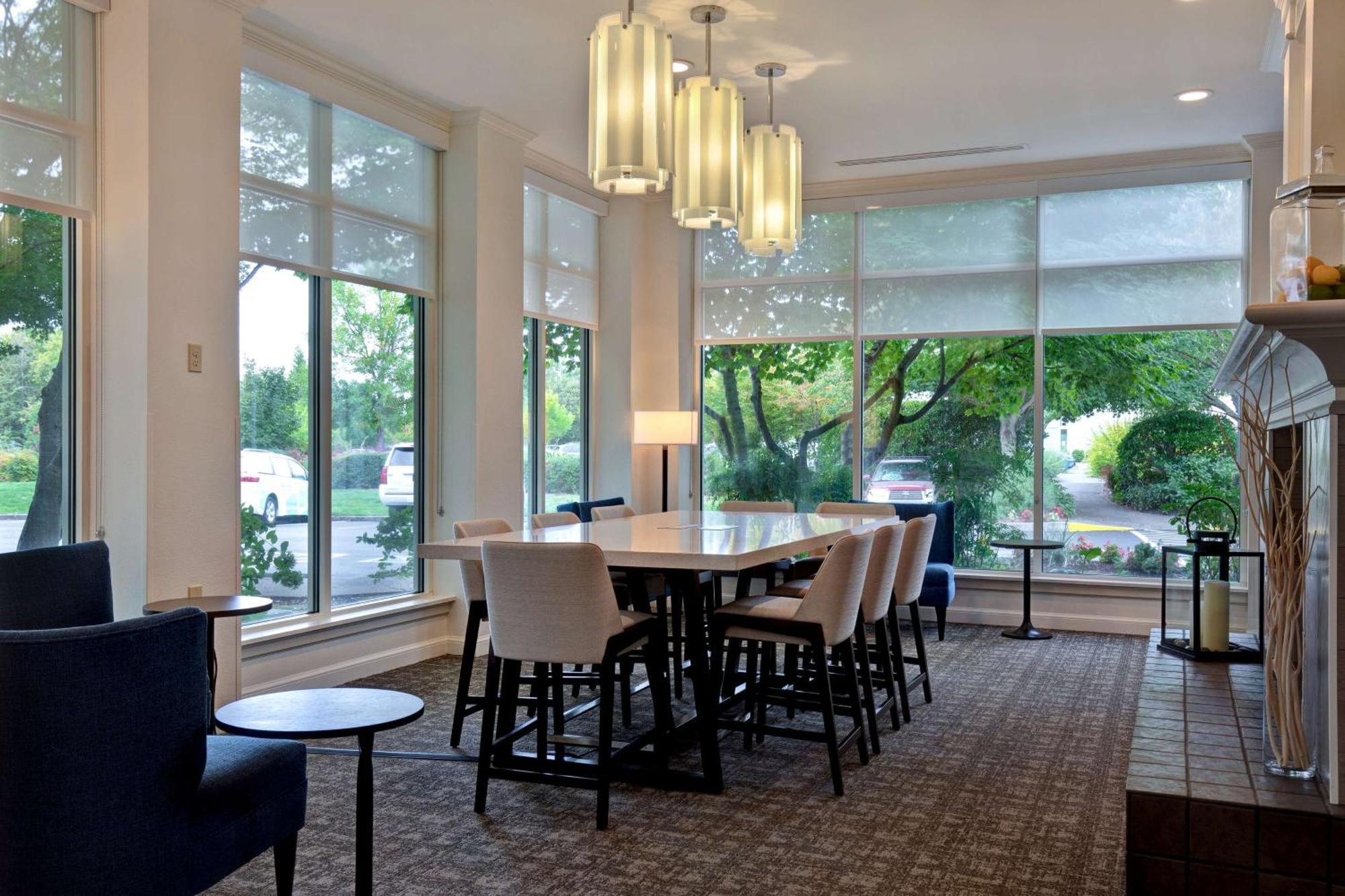 Hilton Garden Inn Portland/Beaverton Exterior photo